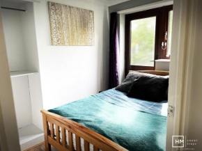 Enfield House - Beautiful 2 Bed - Good Transport Free Parking Enfield Town